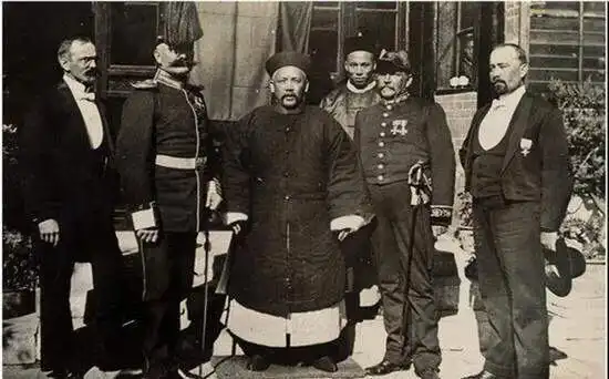 历史上末代皇帝溥仪退位后,在当时还有多大的影响力