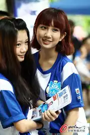 中超第11轮花絮辽宁女球迷看台拍摄艺术照
