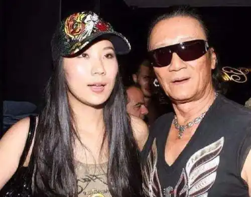 还记得coco吗,被84岁谢贤养了12年,分手后的她成这样