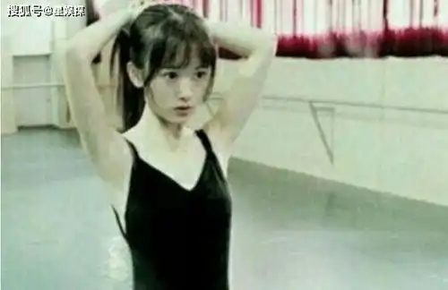 鞠婧祎14岁旧照曝光,当看到她青涩时期颜值,整没整容很明显