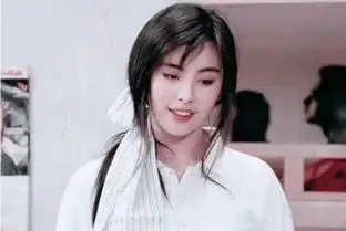 王祖贤早年前剧照流出,有谁看清她旁边的记者今却成为一线明星