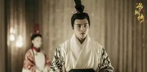 吴谨言恋情遭于正否认是非缠身,八卦是成名的代价
