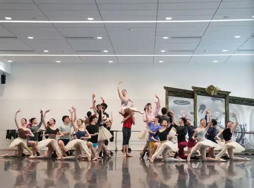 戴两层面具起舞歌剧魅影,吴虎生我的心被魅影占了