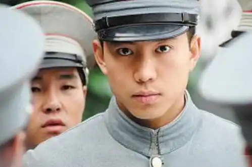 谷智鑫当红时摔成残疾,患抑郁女友坚守不弃,今儿女成双惹人羡
