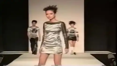 天桥风云听说庆琳要来远均家里,远均赶走姐姐,整理好房间
