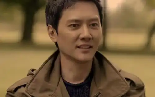 冯绍峰这是放飞自我了和赵丽颖结婚后近况曝光,不修边幅太邋遢