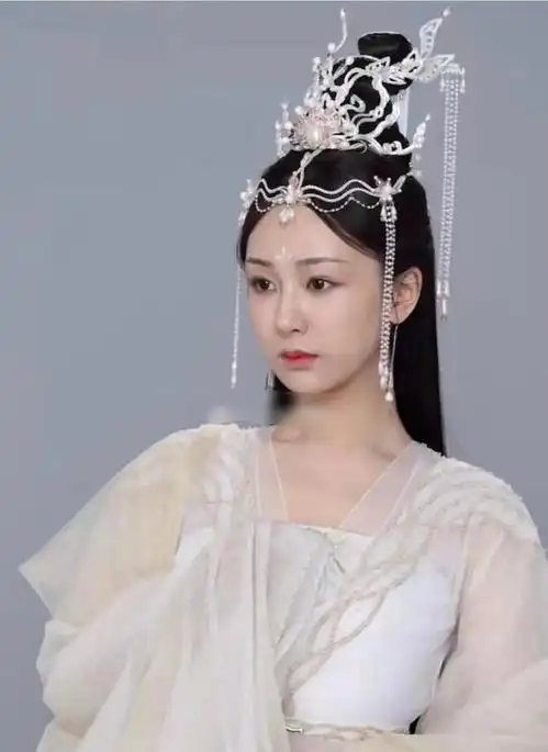 继联合声明后,成毅粉丝提前把杨紫在沉香如屑中高清定妆照曝光,用词扎心
