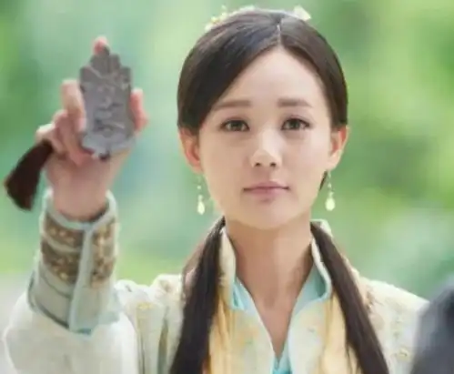 她本是赵丽颖替身,趁颖宝怀孕不断接戏,如今跻身成为一线女星