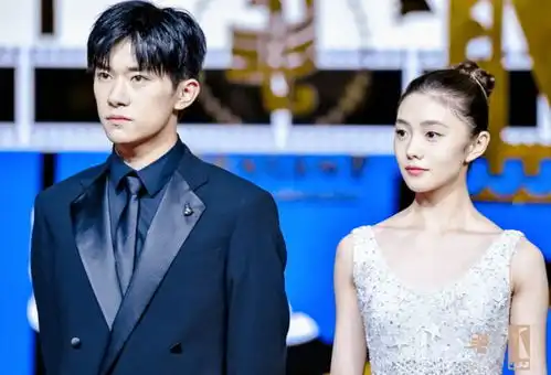 大瓜曝顶流小花乱搞,拍一部戏睡一个男主,周冬雨赵露思被猜测