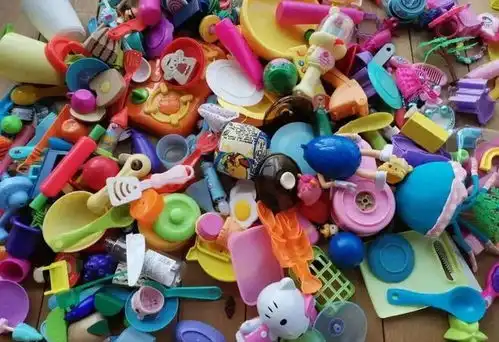 央视曝光的毒玩具,造成孩子性早熟皮肤病,家里有的赶紧扔