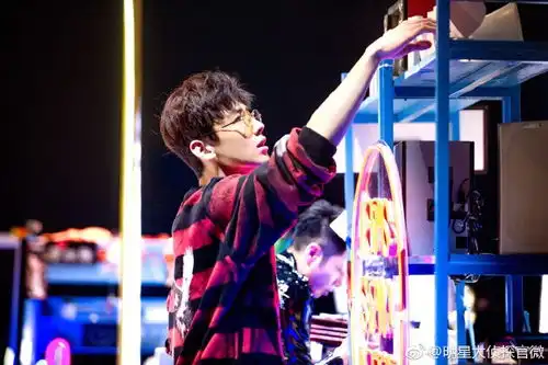 白rap明侦4剧照发布是颜值但当也是拉普担当