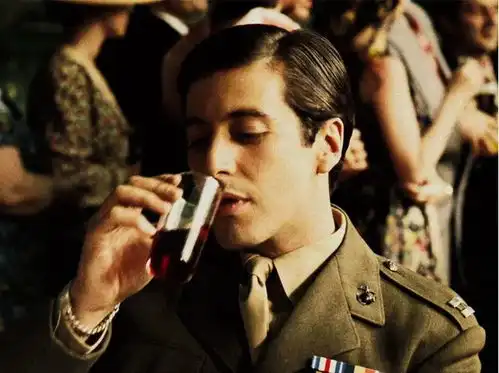 和老男人谈恋爱很难,即使他是阿尔帕西诺,40岁女星分手79岁影帝吐槽惹争议
