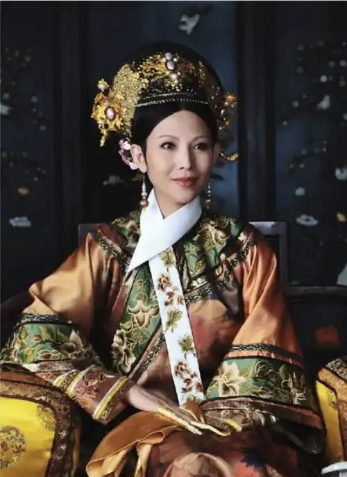 皇后什么时候知道甄嬛是对手的其实在没见到甄嬛之前就知道了
