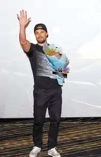 绿箭侠携忍者神龟2空降广州感叹天气太热