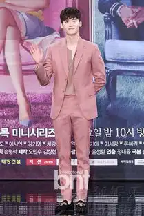 w两个世界制作发布会李钟硕韩孝周等出席8602248