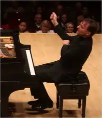 赫夫顶替佩莱亚在卡耐基音乐厅演出
