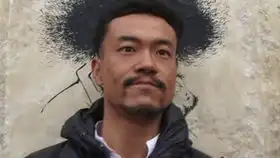 让子弹飞女子拿枪指着姜文,竟是为了显得胆子大,好当麻匪