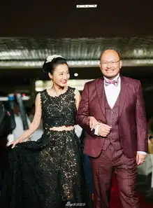 赵小侨三口之家画面温馨感人