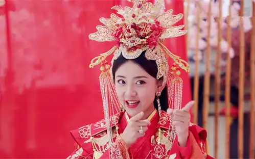 双世宠妃2曲小檀穿了两次婚服,一次粉嫩可爱,一次明艳动人
