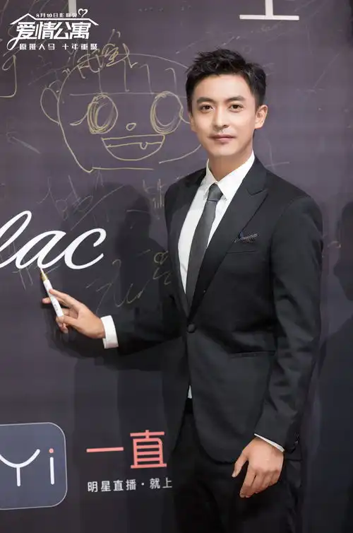 爱情公寓主创齐聚微博电影之夜陈赫秀打嗝说话神技笑翻全场