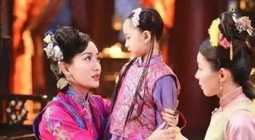 她本能母凭女贵,因打死宫女被降位,女儿嫁和珅儿子被抄家
