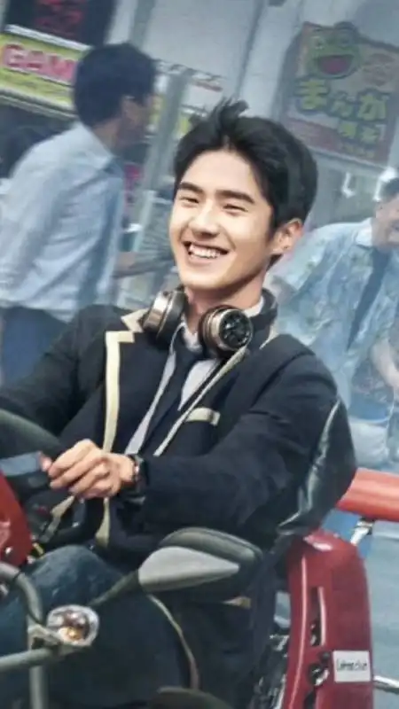 唐人街探案刘昊然戴的是什么耳机
