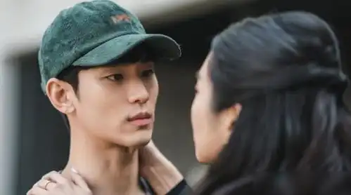 金秀贤出道13年颜值不减,奇葩婚姻观引争议,新剧因尺度太大曾被罚
