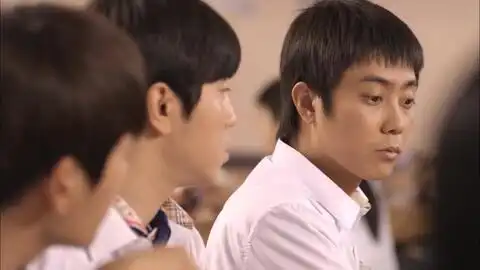 爱的迫降尹世理果然感恩,高薪聘用保险员,让他衣食无忧
