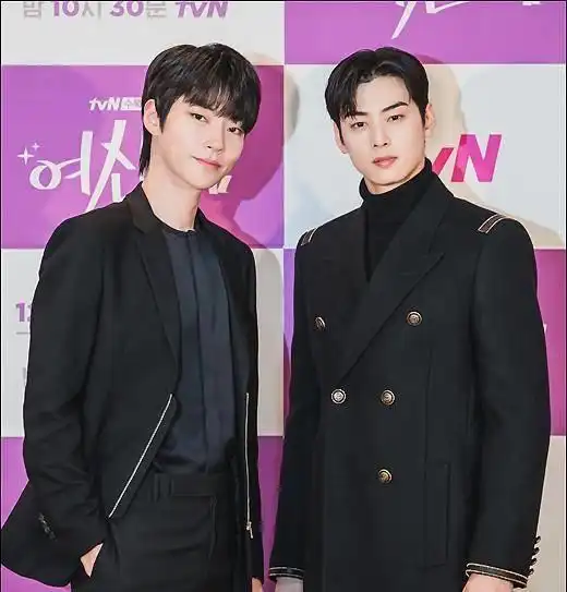 母胎男神认证女神降临车银优黄寅桦儿时照,颜值令人称羡
