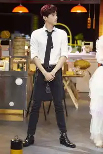 组图白敬亭身穿机能马甲制服尽显科技感白衬衫眼镜斯文帅气
