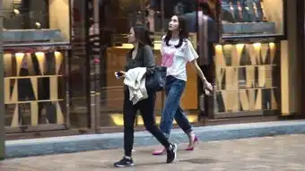 47岁黎姿现身街头,分明就是18岁少女
