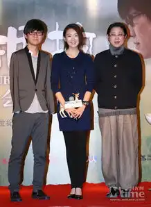 杨亚洲最长的拥抱北京关机断臂钢琴师感动倪萍
