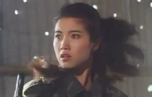 低调演戏25年,凭万箭穿心拿奖到手软,47岁仍是孤单一人
