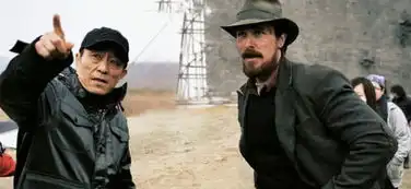 十三钗再出现场照贝尔流浪汉造型曝光
