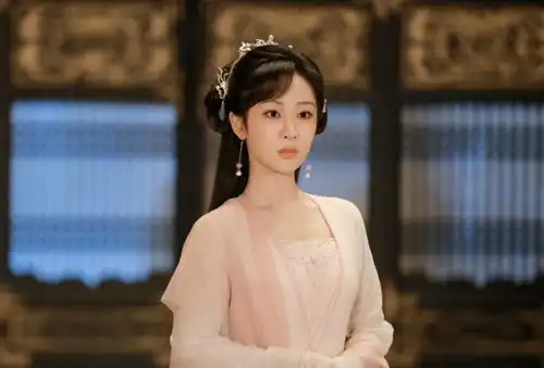 杨紫晒沉香如屑杀青照,粉丝却在催她进组,原因很现实