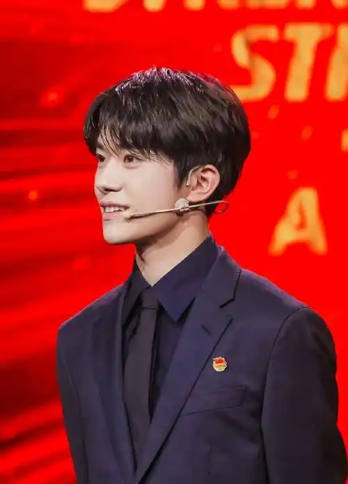 易烊千玺不是流量尔冬升谈千玺金像奖争议,实至名归