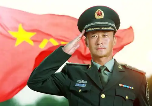 演员吴京晒军装照惹麻烦,真实身份被公开,网友涉嫌违规
