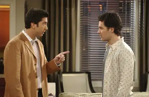 经典美剧老友记中的神中之神菲比,太喜欢这个金发洋妞了