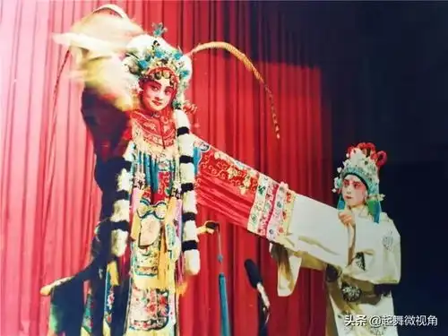 蒋勤勤还珠三半生缘角色美丽惊艳,嫁丑男陈建斌生二子后又复出
