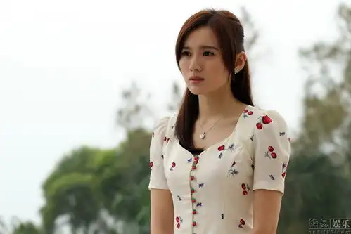 江铠同等待绽放裙装淑女
