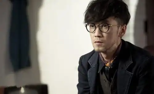 他被誉为情歌教父,他的这首歌红遍内地,而自己4年后才知道