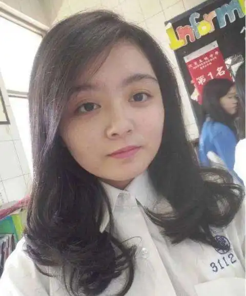 曾因放羊的星星走红的小童星如今20岁了
