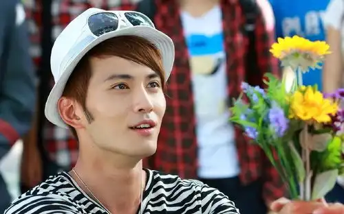 突然宣布告别演员岗位,低音炮男神退圈不演戏了
