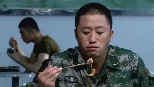 我是特种兵看到首长不怀好意的微笑,让吴京感觉很不安

