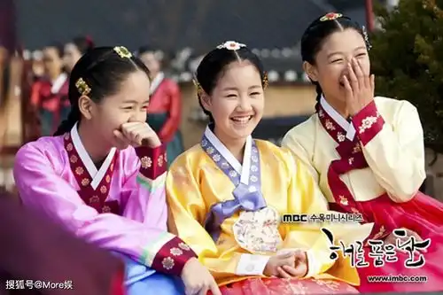 韩网热议童星出身演员们的儿时合照,吕珍九人气王,金裕贞金香奇常见面