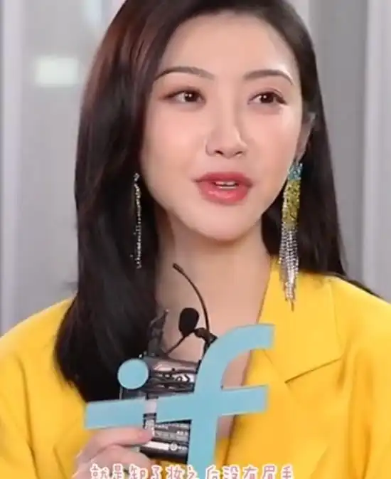 司藤细节景甜的柳叶眉源于化妆师的手抖,颜福瑞穷到穿布鞋