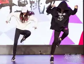 刘亦菲和杨洋尬舞时穿的运动鞋是什么牌子
