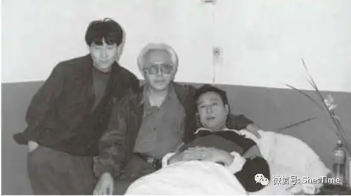 帮路遥借钱领奖,给路遥料理后事,平凡的世界有一半他的功劳
