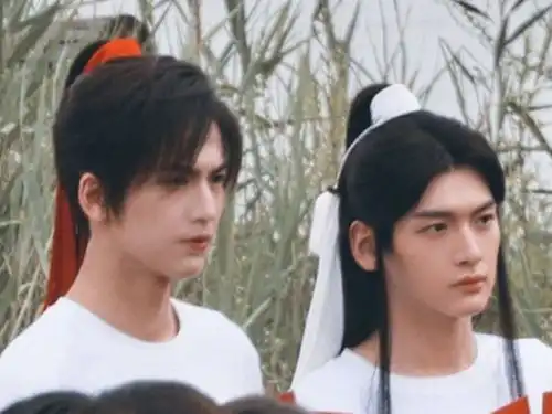 吉星高照路透,被批服化道廉价,精修图都救不回主演颜值