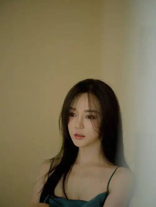 涂冰曝生日大片澄澈眼眸上演怼脸杀